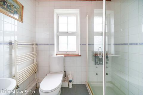 16 Norman Way, London, W3 0AS