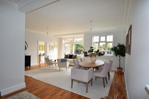 12 Evelyn Grove, London, W5 3QG
