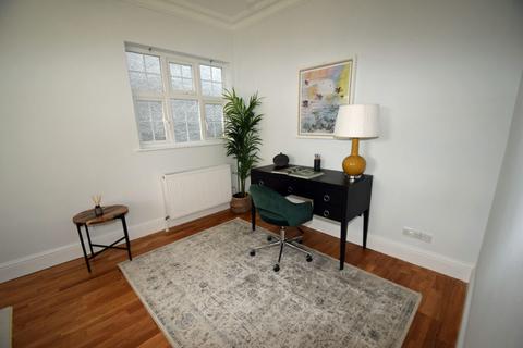 12 Evelyn Grove, London, W5 3QG