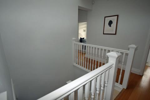 12 Evelyn Grove, London, W5 3QG