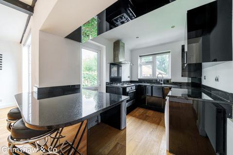 131 Princes Gardens, Acton, London, W3 0LR