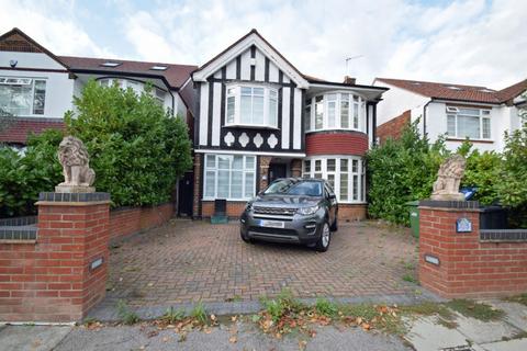 35 Baronsmede, London, W5 4LS