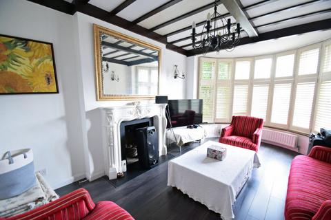 35 Baronsmede, London, W5 4LS