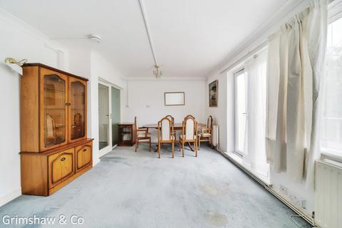 12 Willowmead Close, London, W5 1PT