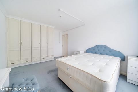 12 Willowmead Close, London, W5 1PT