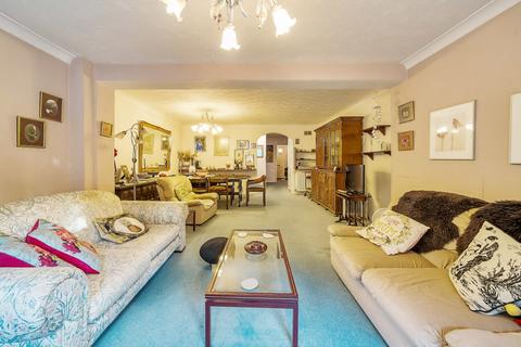 11 Regal Close, London, W5 2SB