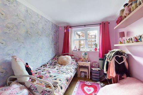98 Parish Gate Drive, Sidcup, DA15 8TH