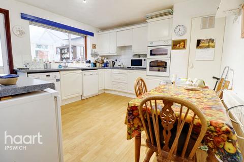 Banda Yetu Manningtree Road, Stutton, Ipswich, IP9 2TE
