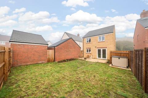 3 bedroom detached house for sale, Patrick Steptoe Close,  Witney,  OX29