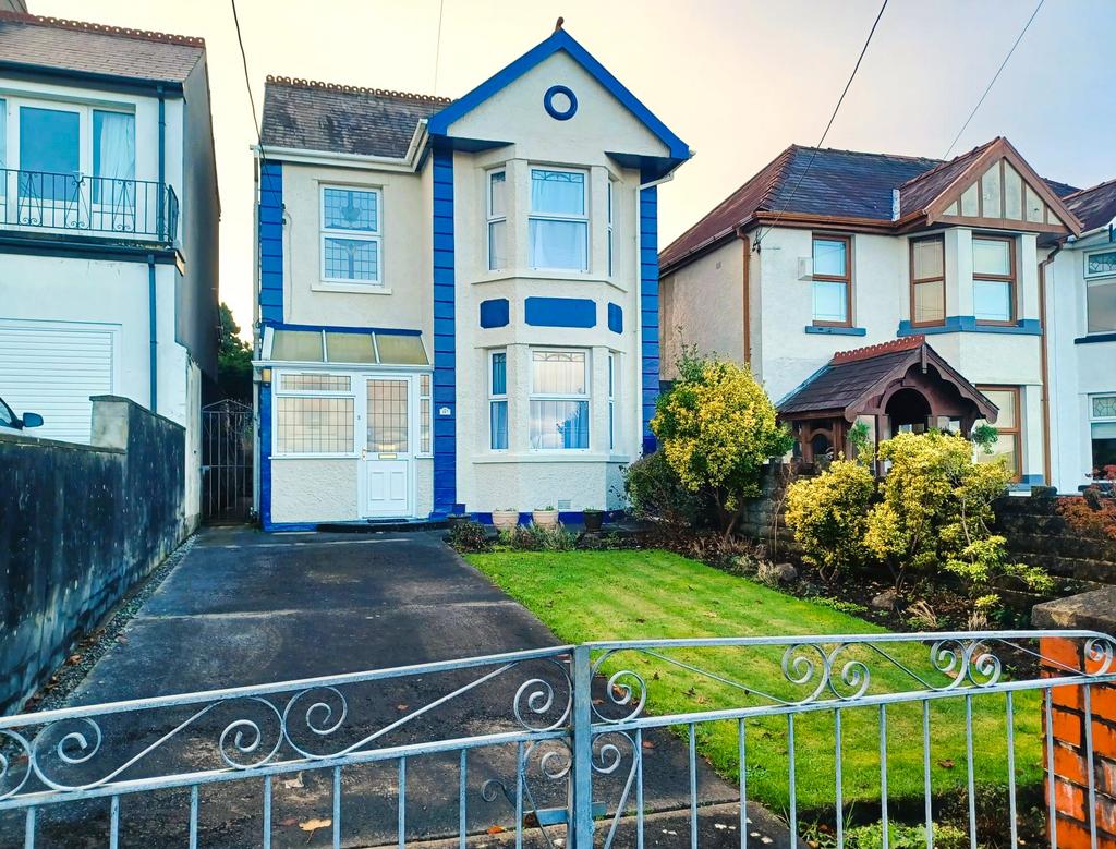 Glebe Road, Loughor, Swansea, SA4 3 bed detached house for sale £215,000