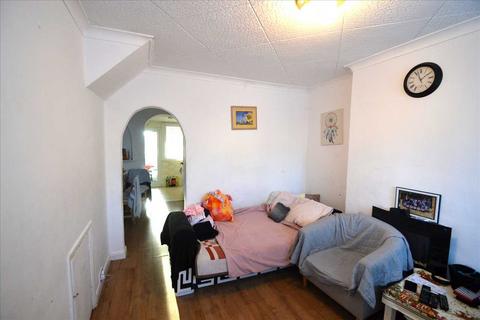 3 bedroom semi-detached house for sale - Northumberland Crescent, Bedfont