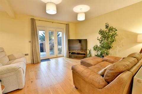 3 bedroom terraced house for sale - The Oaks, Whickham
