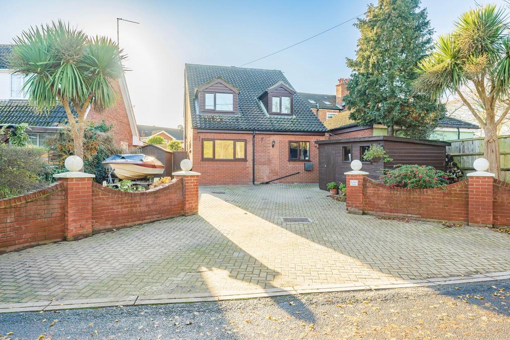 St Johns Road, Belton, NR31 4 bed detached house for sale £400,000