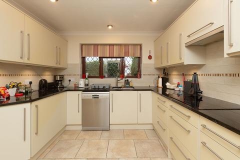 3 bedroom detached house for sale, Queens Avenue, Broadstairs, CT10
