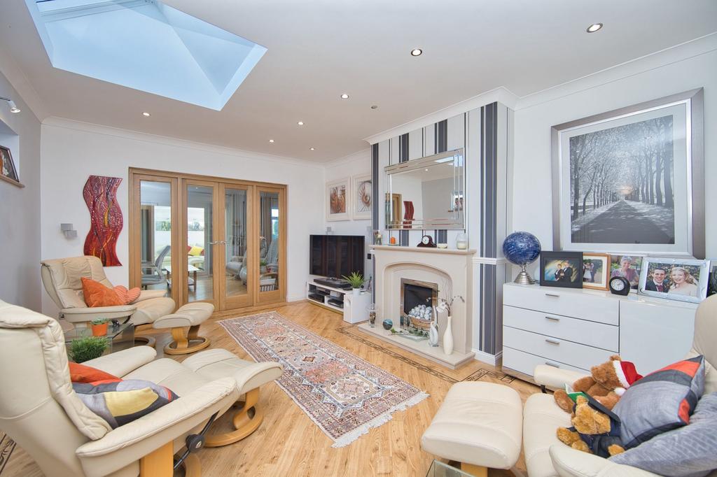 Clarence Avenue, Margate, CT9 3 bed detached bungalow for sale £475,000
