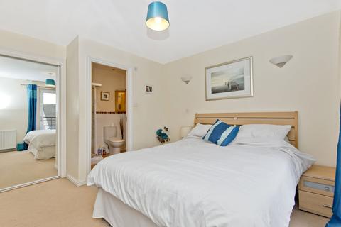24 Constitution Crescent, Dundee, DD3 6TT