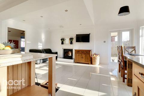 4 bedroom detached house for sale, Queens Road, Minster on Sea
