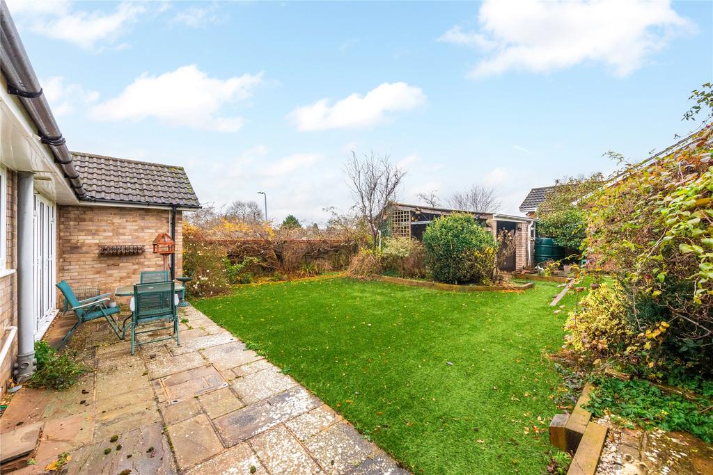 Loring Road, Sharnbrook, Bedfordshire, MK44 3 bed bungalow for sale £