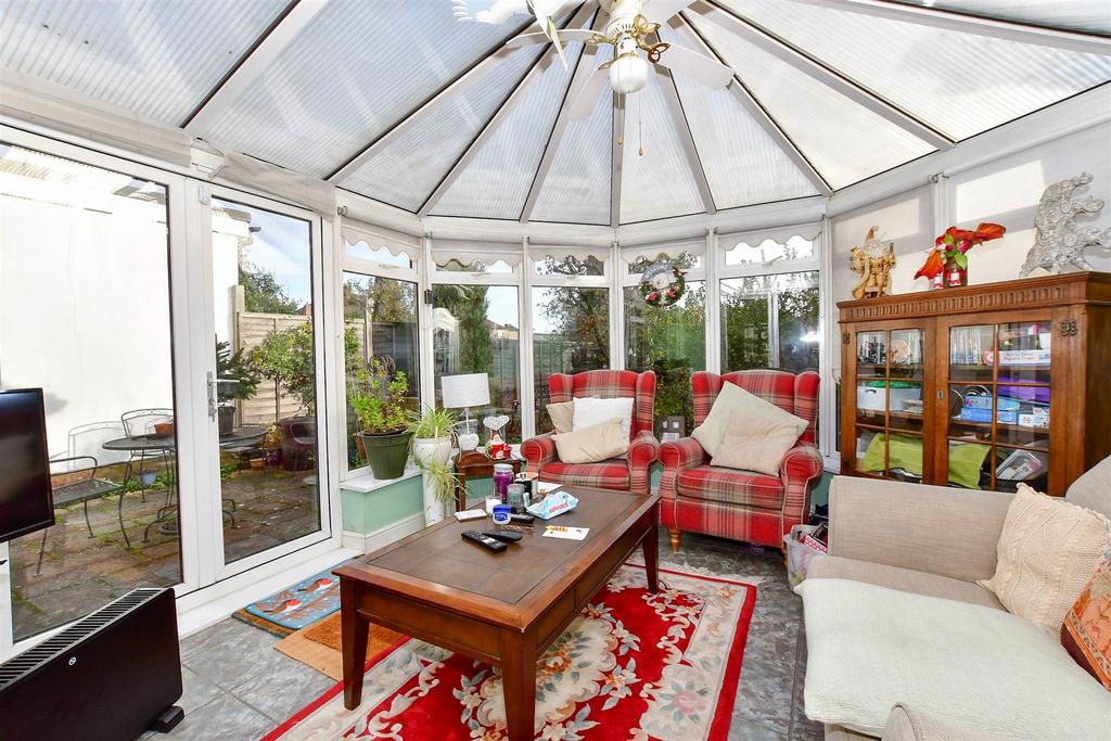 Cleveland Road, Welling, Kent 3 bed semidetached house for sale £500,000