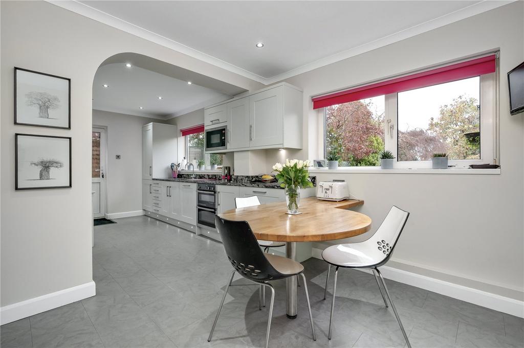 Kitchen/B'fast Room