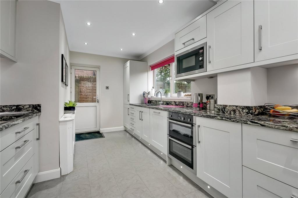 Kitchen/B'fast Room