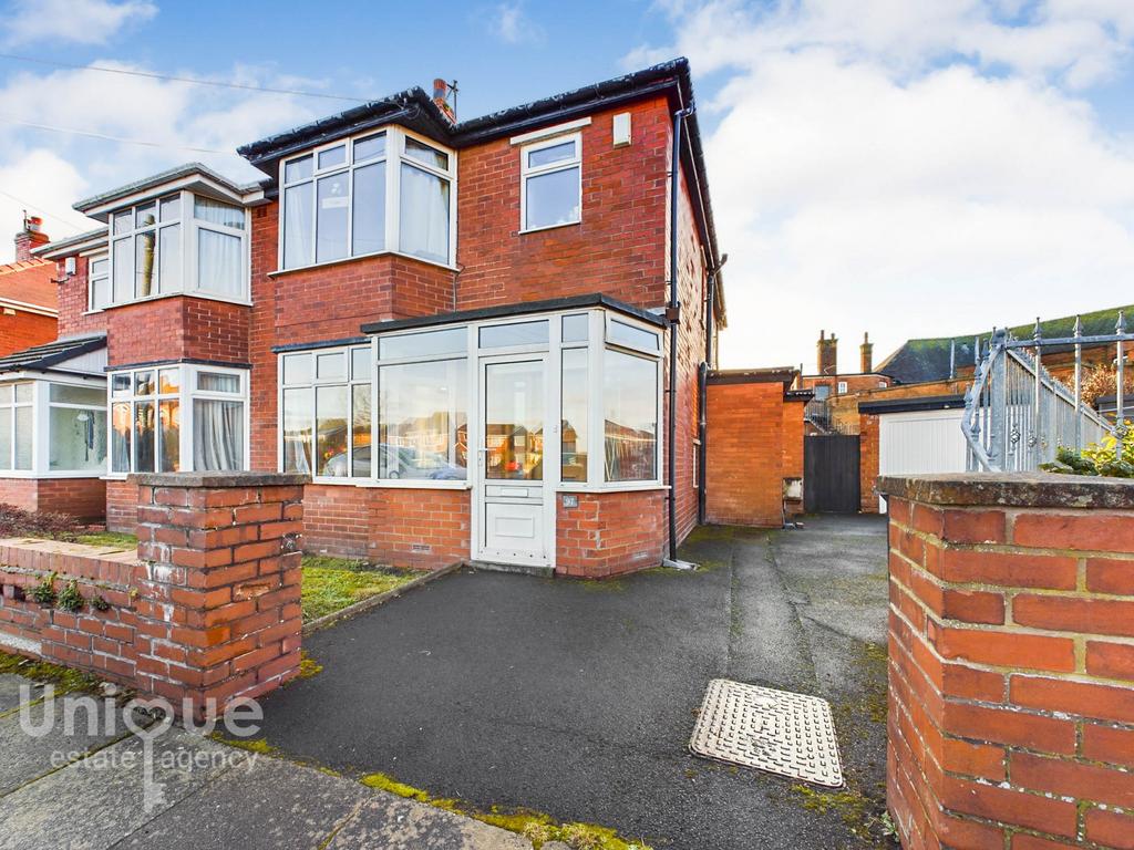 Highbury Road East, Lytham St. Annes, FY8 3 bed semidetached house for