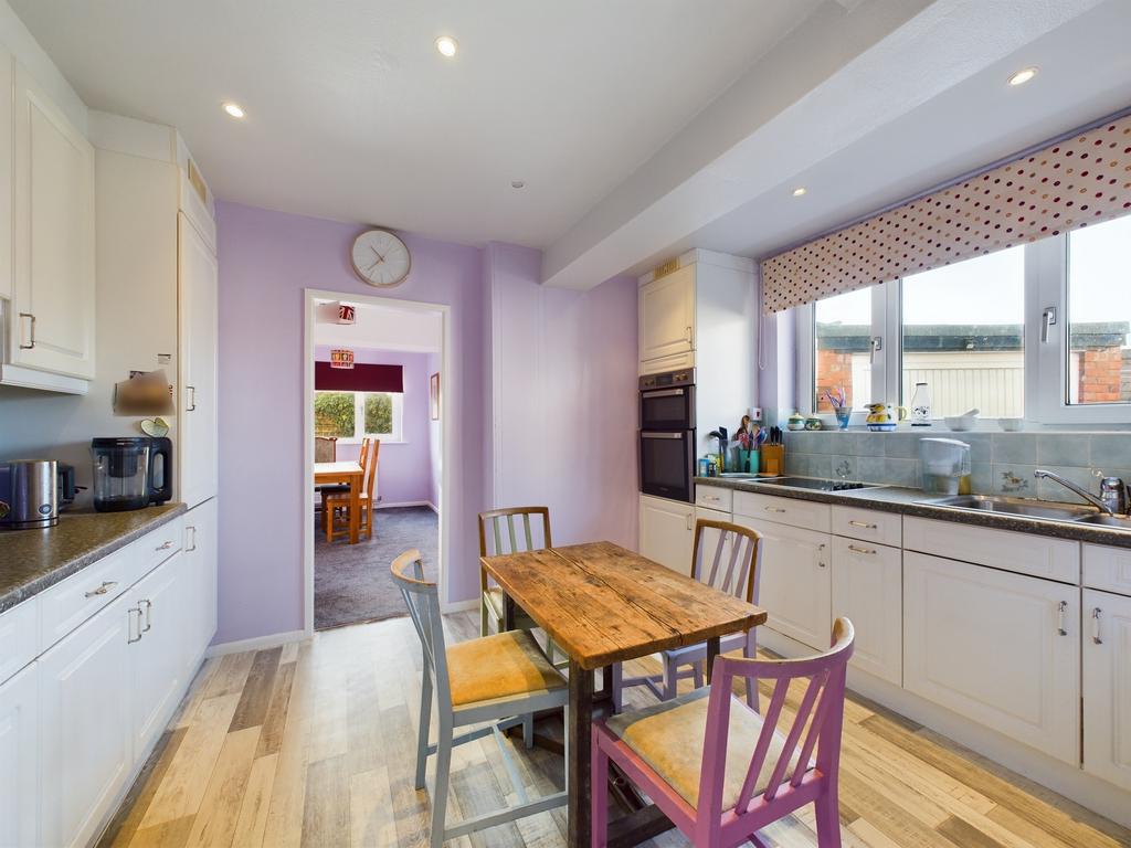 Highbury Road East, Lytham St. Annes, FY8 3 bed semidetached house for