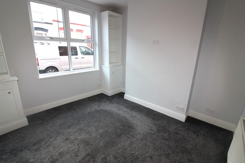 Gipsy Lane, Willenhall 2 bed terraced house £800 pcm (£185 pw)