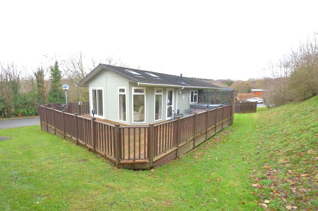 Front of Property Decking &amp; Hot Tub