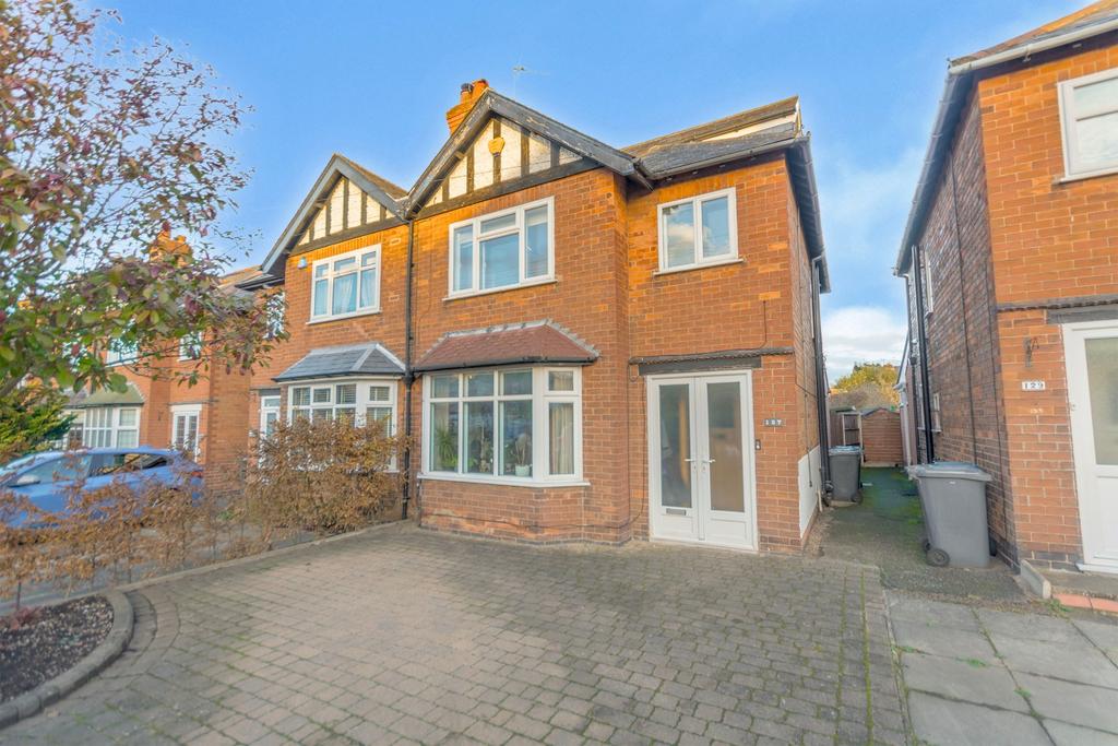 Gordon Road, West Bridgford... 4 bed semidetached house £485,000
