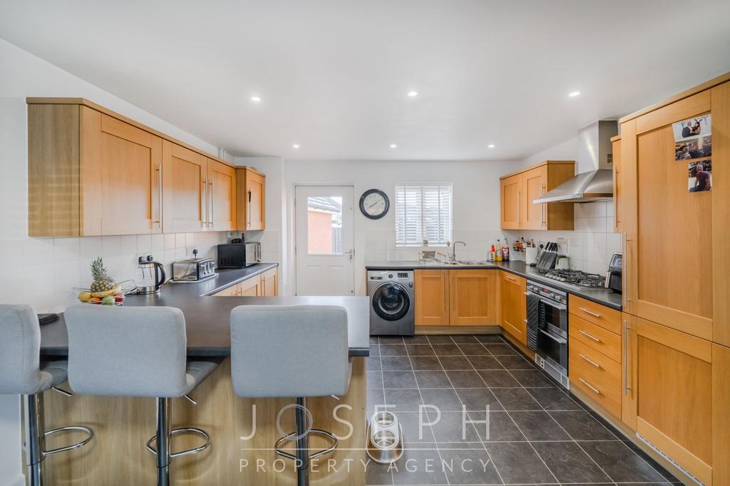 Plummers Dell, Great Blakenham, IP6 4 bed detached house for sale £