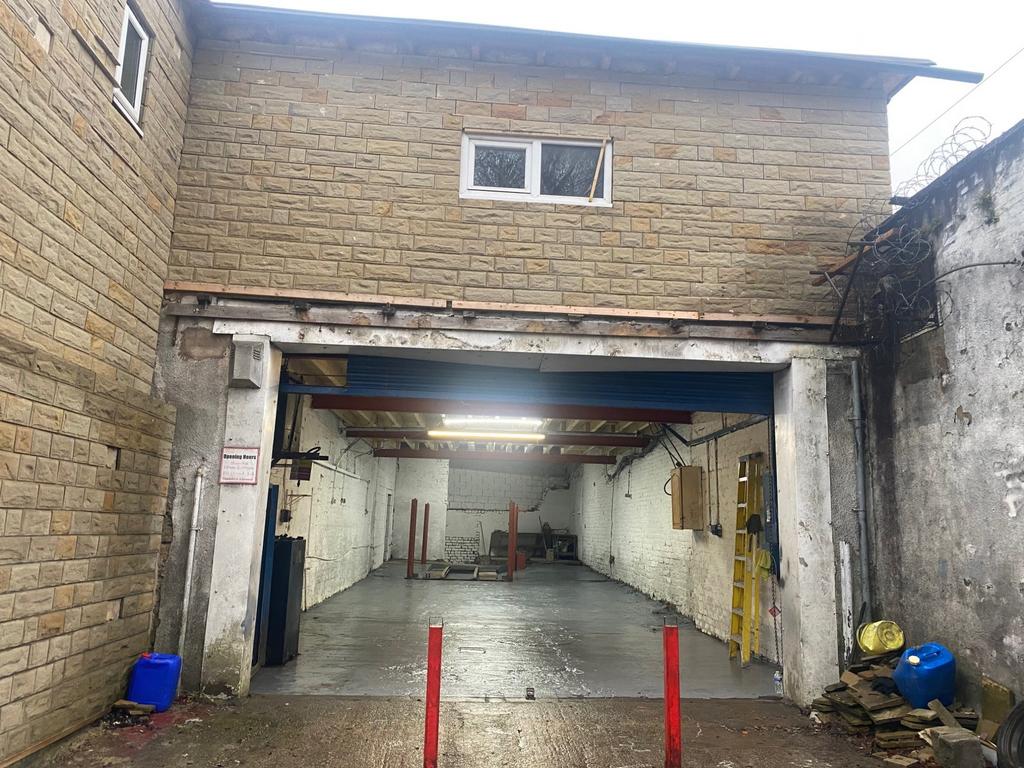 Bertram Road, St Pauls Garage... Property £1,200 pcm (£277 pw)