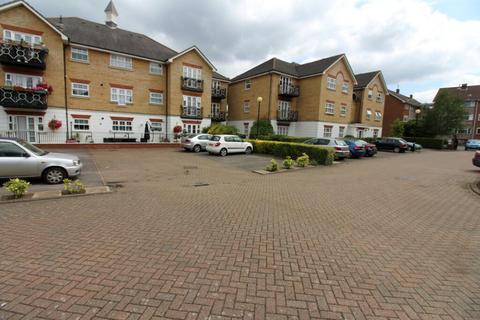 2 bedroom flat to rent, Harper Close, Oakwood N14