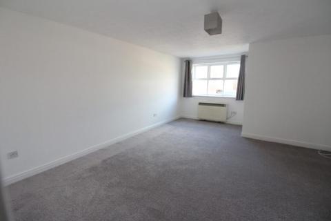 2 bedroom flat to rent, Harper Close, Oakwood N14