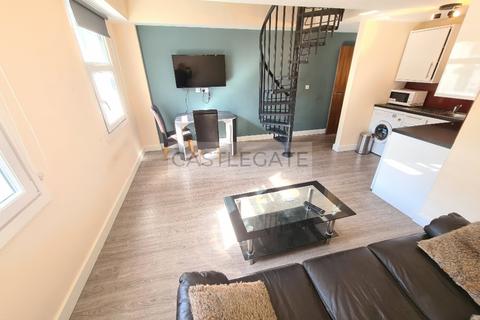 1 bedroom flat to rent - New Street, Huddersfield, HD1 2AX