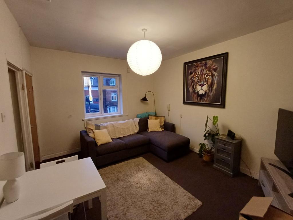 Walsall Road, Sutton Coldfield, B74 2 bed flat to rent £850 pcm (£196 pw)
