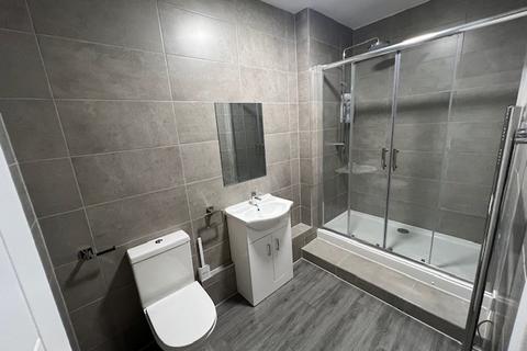2 bedroom maisonette to rent, East Street