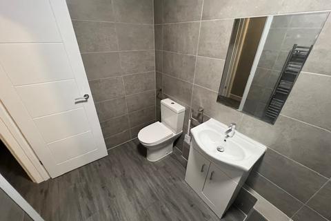 2 bedroom maisonette to rent, East Street