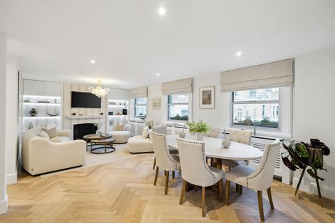 3 bedroom terraced house to rent, Gaspar Mews, South Kensington, London, SW5