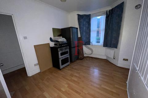 3 bedroom house for sale, Gladstone Road, Southall, UB2