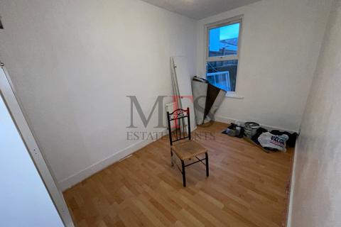 27 Gladstone Road, Southall, UB2 5BB