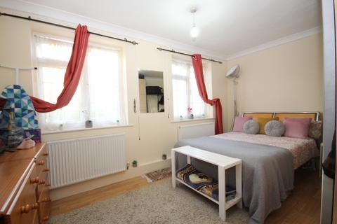 2 bedroom flat for sale, Lantern Close, Wembley, Middlesex HA0