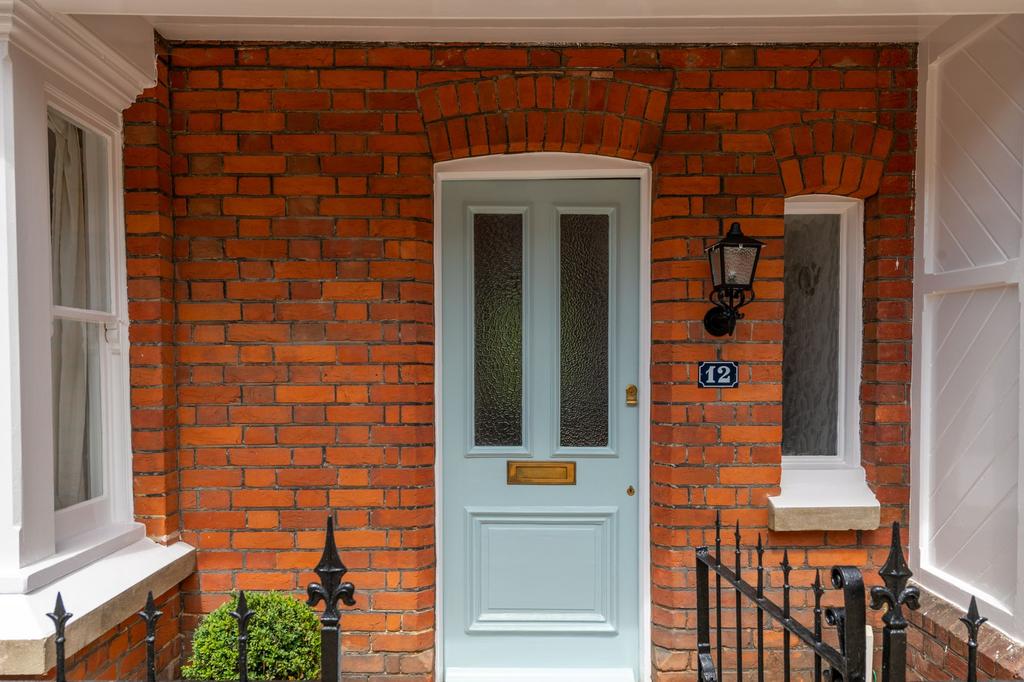 Ledbury Road, Reigate, RH2 3 bed terraced house for sale £800,000