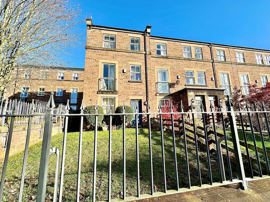 West Cliff, Preston PR1 3 bed end of terrace house for sale £170,000