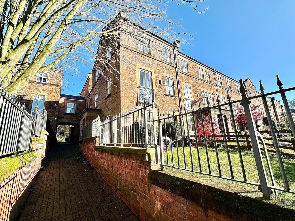 West Cliff, Preston PR1 3 bed end of terrace house for sale £170,000