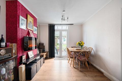 157 Colyer Road, Northfleet, Gravesend, DA11 8AZ