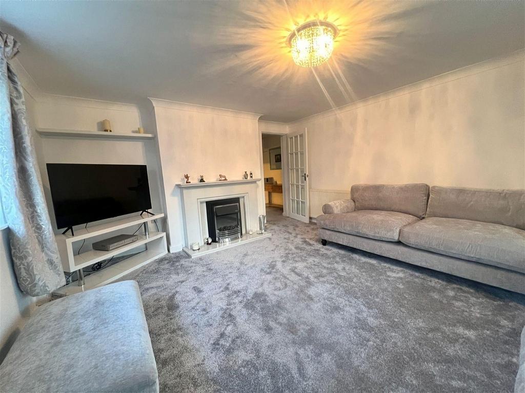 Aughton Road, Southport, PR8 2AF 2 bed flat £875 pcm (£202 pw)