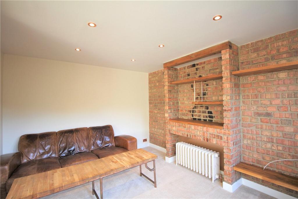 St. Drive, Cheltenham, GL51 2 bed ground floor flat £200,000