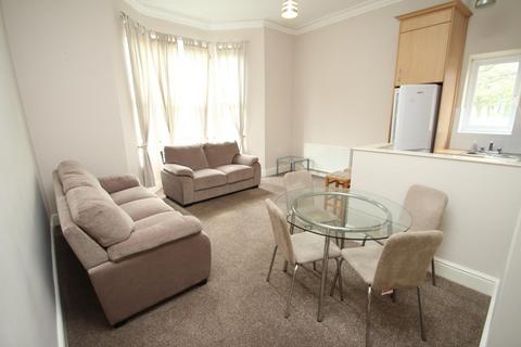 3 bedroom flat to rent, Hyde Park Road, Leeds, West Yorkshire, UK, LS6