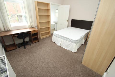 3 bedroom flat to rent, Hyde Park Road, Leeds, West Yorkshire, UK, LS6